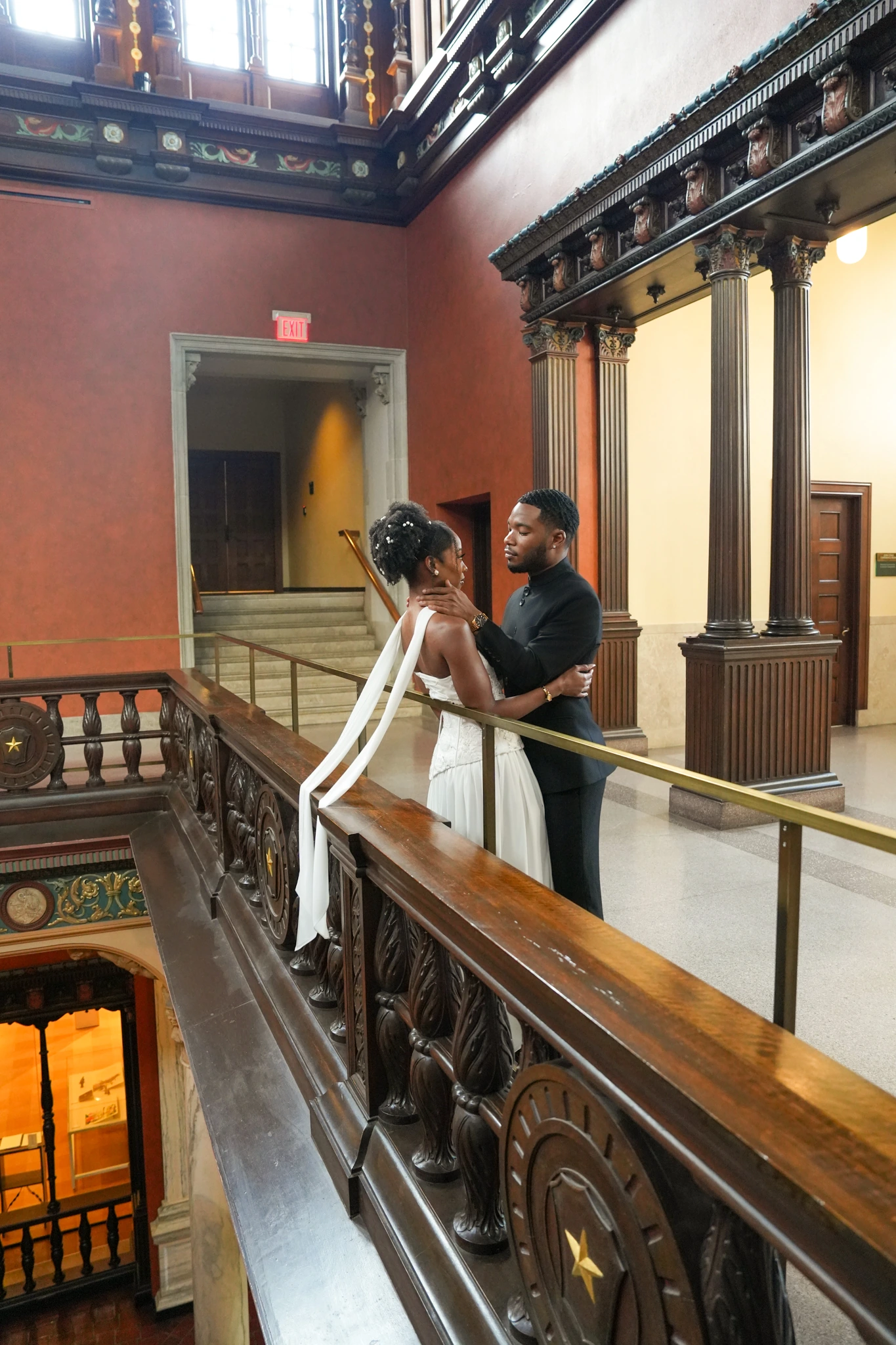 Elegant Houston engagement portrait beside a reflecting pool